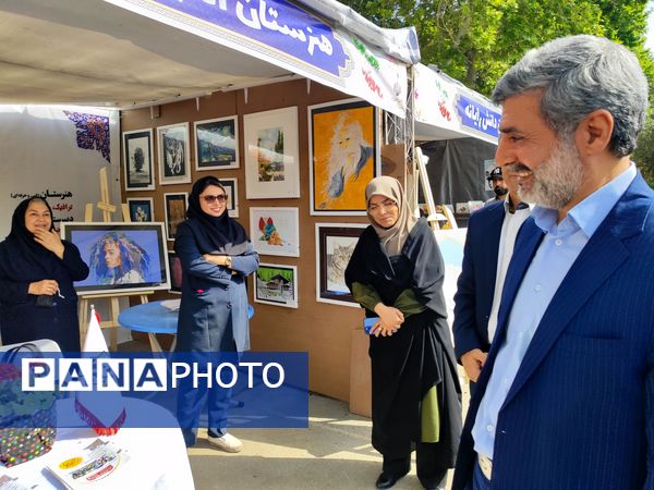 سومین نمایشگاه توانمندی‌های هنرجویان هنرستان منطقه ۲