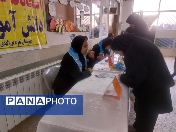 انتخابات شورای دانش آموزی در زاوه