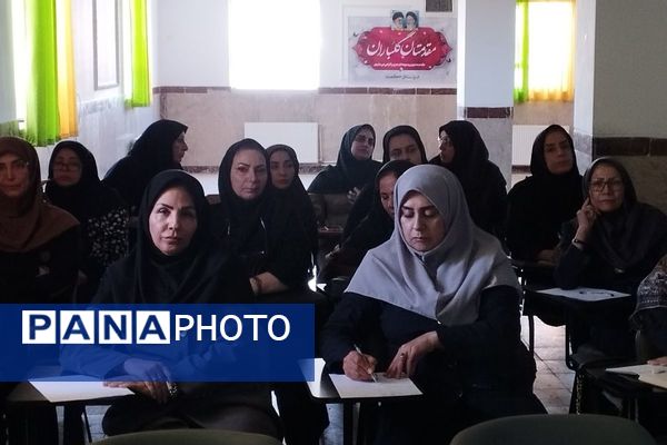 برگزاری مینی دوره هوش مصنوعی در دبیرستان حکمت بهارستان‌دو