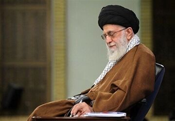 دستخط رهبر شهید انقلاب در دفتر یادبود حرم حضرت معصومه (س)