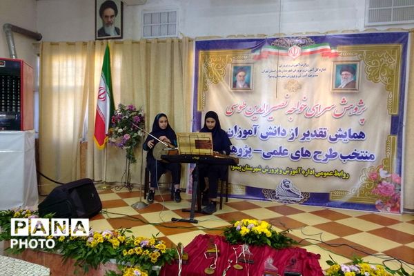 پژوهشگران نوجوان پیشوا روی سکوی افتخار