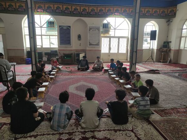 کلاس‌های قرآن کریم در مسجد امام علی (ع) ده‌محسن 