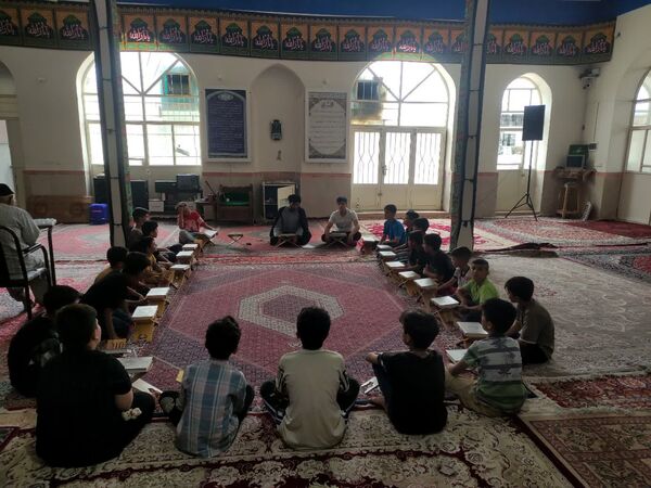 کلاس‌های قرآن کریم در مسجد امام علی (ع) ده‌محسن 
