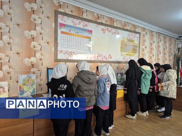 نمایشگاه نقاشی وخطاطی دانش‌آموزان مدرسه هدی یک