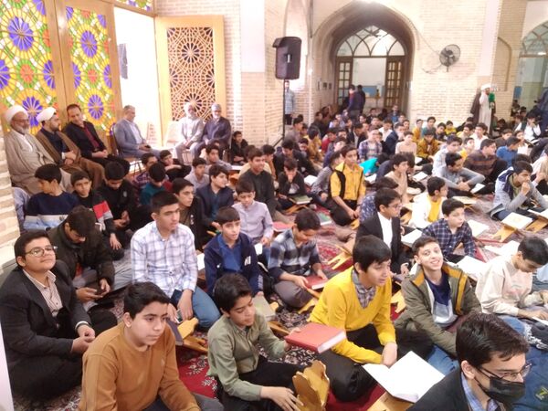 بزرگترین محفل دانش‌آموزی انس با قرآن در شهر یزد 
