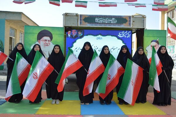 طنین زنگ انقلاب در بهارستان‌دو 