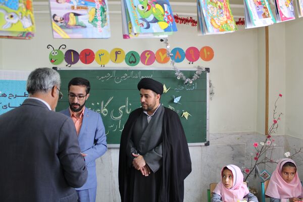 فرود هزار درنای کاغذی بر بام مدارس