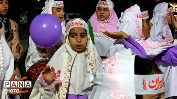 جشن تکلیف دانش‌آموزان مدرسه شهید دهستانی نظرآباد در تجمعات شبانه