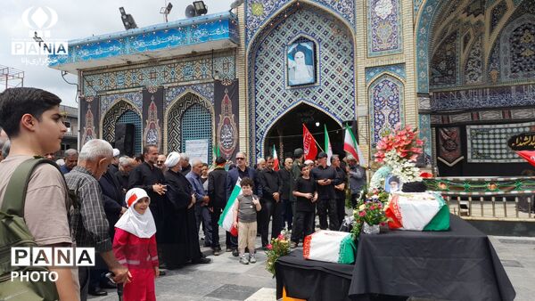 تشییع نمادین رهبر شهید
