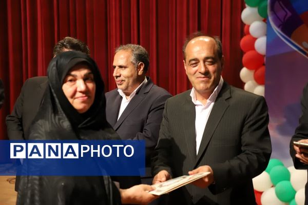 آیین نکوداشت منتخبین مرحله استانی چهل و سومین دوره مسابقات فرهنگی و هنری فردا