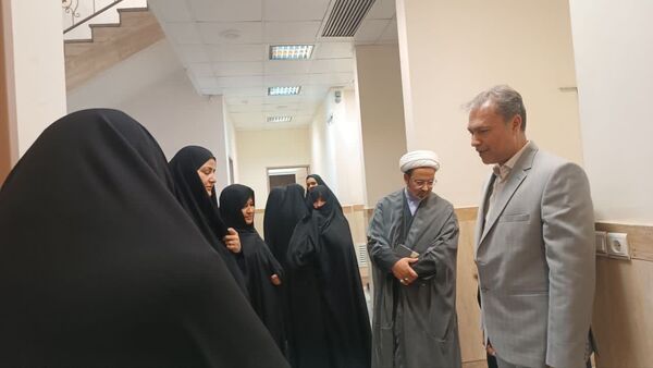 بازدید مسئولین اداره آموزش و پرورش از حوزه علمیه مکتب نرجس کاشمر