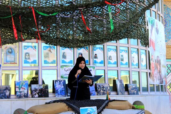 مراسم گرامیداشت هفته دفاع مقدس در هنرستان فاطمه‌الزهرا(س) گچساران