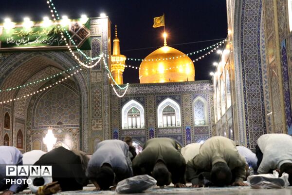 شام ولادت علی ابن موسی‌الرضا، در حریم رضوی