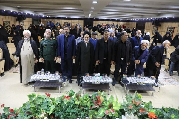 جلسه گرامیداشت و تجلیل از پدران و مادران شهدا 