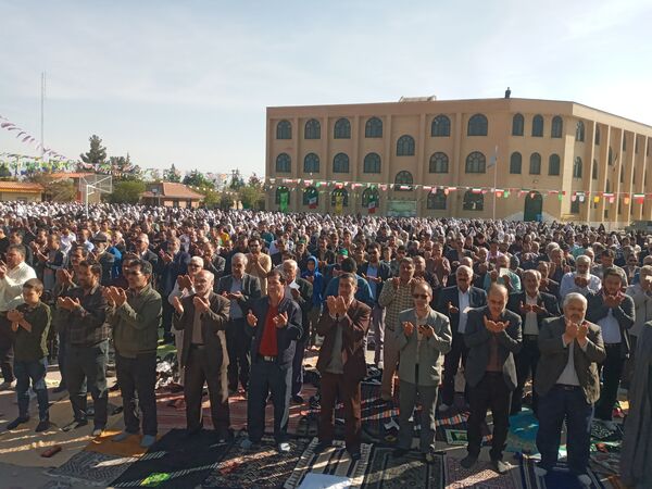 اقامه نماز عید فطر در شهرستان چناران