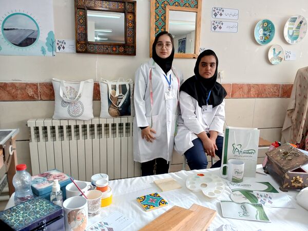 برگزاری نمایشگاه ایده‌های تحول آفرین در دبیرستان الگونه ناحیه ۳ شیراز