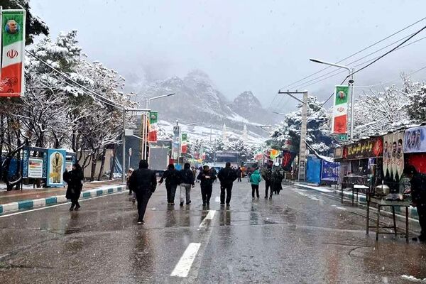 روز برفی گلزار شهدای کرمان 