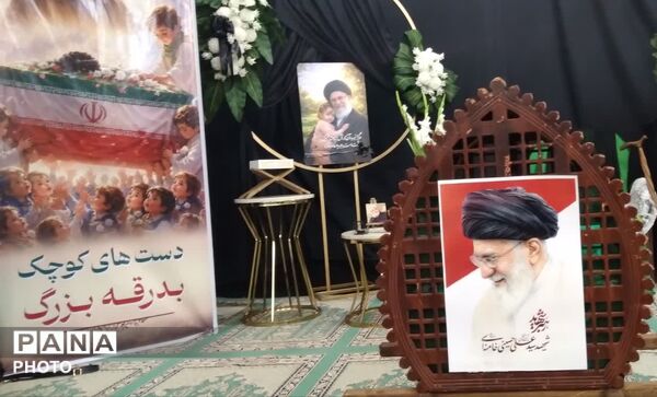  مراسم بزرگداشت رهبر شهید با حضور منتخب دانش‌آموزان استان یزد