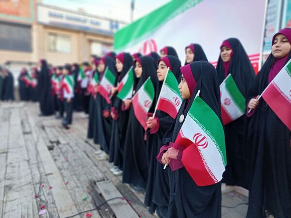 مهمانی کیلومتری اعیاد شعبانیه در خیابان امام خمینی نیشابور 