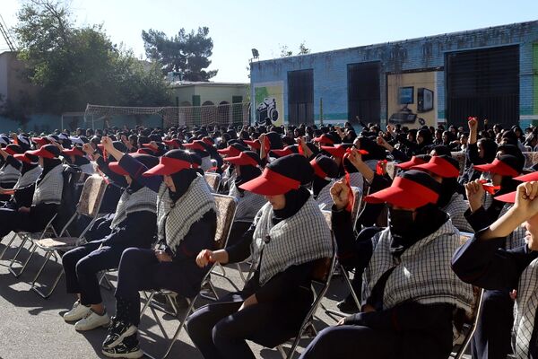 آیین نواختن زنگ استکبارستیزی در هنرستان اولیا کهریزک