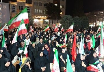 حماسه سازی مردم نیشابور در بیستمین شب از راهپیمایی های مردمی بلوار فضل 