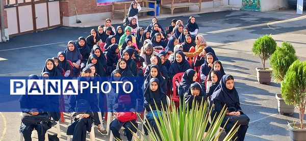 نواختن زنگ جشن جوانه‌ها در دبیرستان تیمسار فلاحی‌ناحیه یک کرج