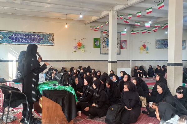 مراسم عزاداری و توزیع نذری به مناسبت ایام فاطمیه در مدارس شهرستان ورامین