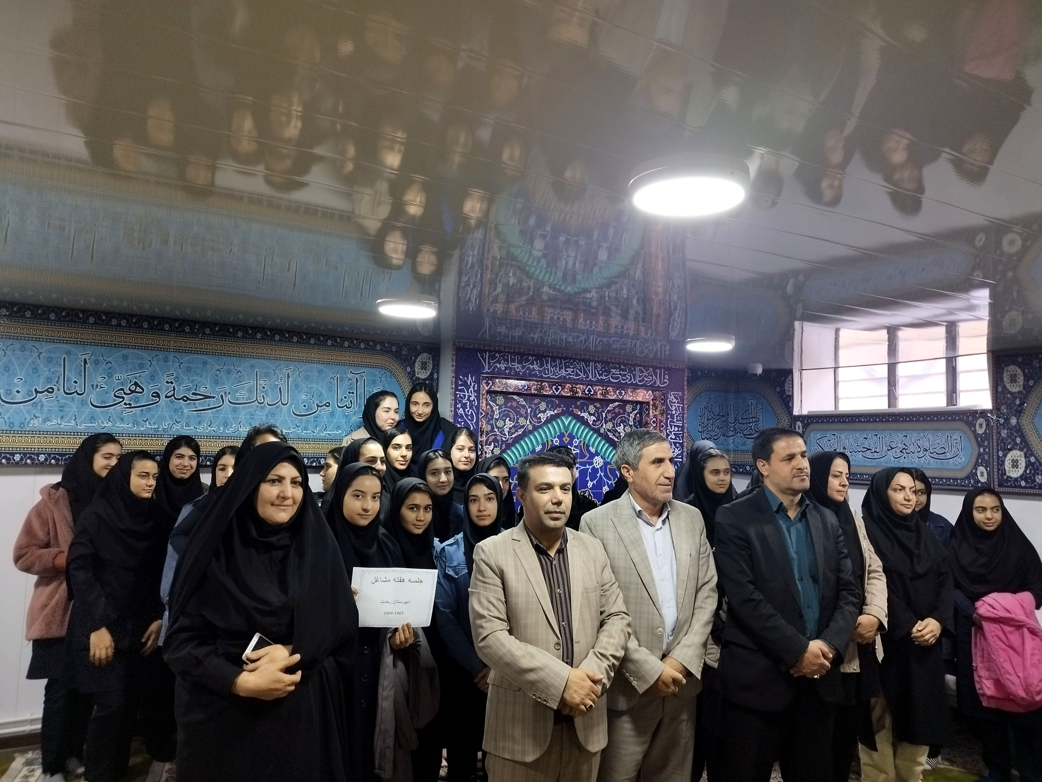 بازدید دانش‌آموزان دبیرستان دخترانه رحمت از دادگستری فریدونشهر