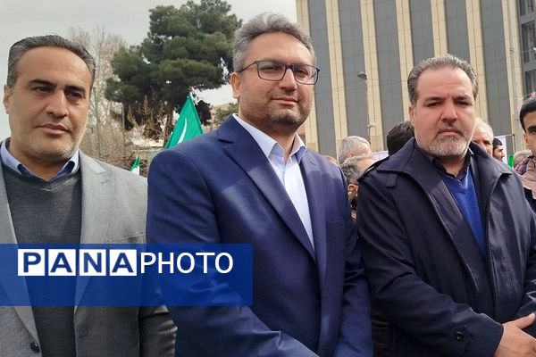 حضور اقشار مختلف مردم شهرری در راهپیمایی ۲۲ بهمن