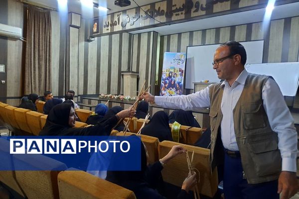 کارگاه توانمندسازی مربیان پیشتاز سازمان دانش‌آموزی در شهرستان‌قرچک