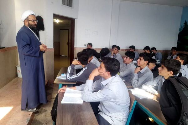 سلسله جلسات گفتمان دینی و مشاوره خانواده در هنرستان موفقیان