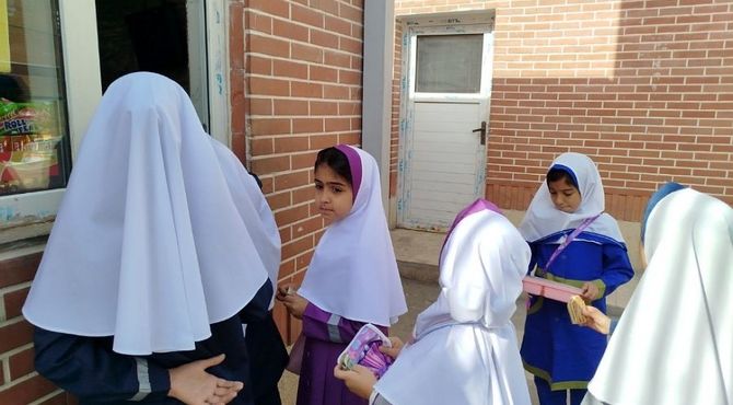 جشن شکوفه‌های  دبستان دخترانه غیر دولتی گلهای زندگی شهرضا 