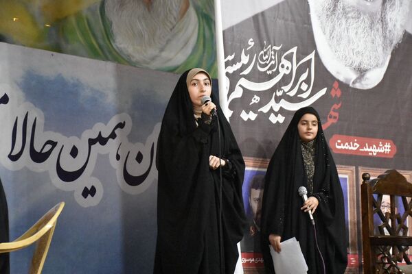 محفل دانش‌آموزان استان اصفهان در سوگ رحلت امام خمینی(ره) و شهدای خدمت