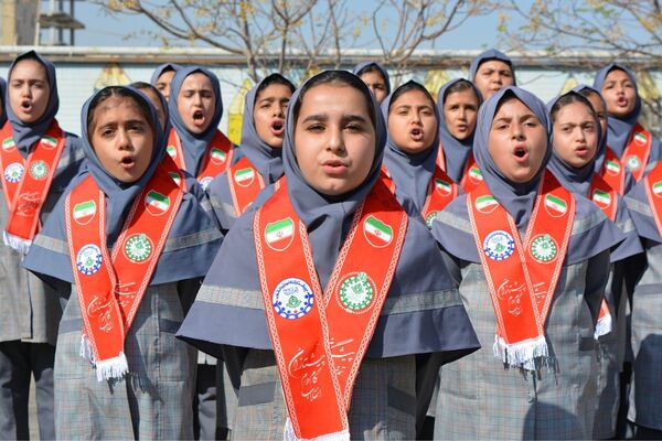 حاج مجید خوئی و بانو کمپانی، سازندگان ۹ کلاس جدید برای دختران بهارستانی