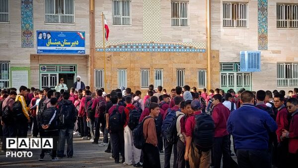 گرامیداشت هفته نیروی انتظامی در دبیرستان میثاق