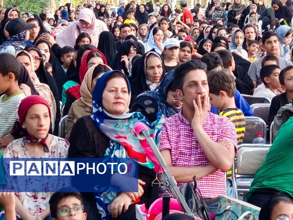 قدم هایی به عشق معلمان