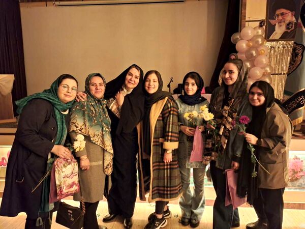 گرامیداشت معلمان و فارغ‌التحصیلان در دبیرستان شهید بابایی