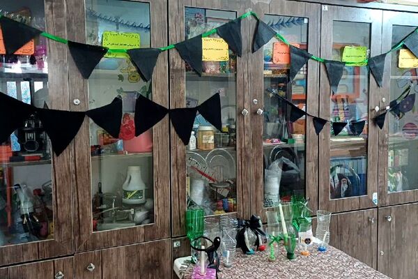 ایستگاه صلواتی در دبستان سارا، میزبان دل‌های کوچک در سوگ حضرت فاطمه(س) بود