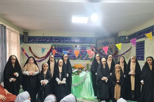 مدرسه شهدای ایران تایر2 میزبان شادی‌های صاحب زمان (عج)