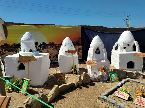نمایشگاه غنچه‌های خونین در روستای باقرآباد