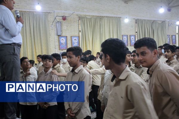 کارگاه آموزشی راهنمای رانندگی در مدرسه شاهد بندرعباس 