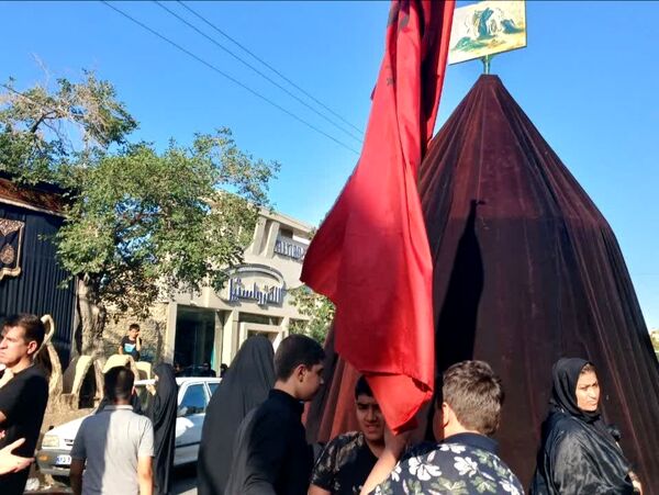 اجتماع عظیم عاشقان حسینی در مراسم خیمه سوزان