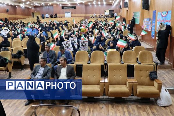 تجمع دانش‌آموزان آموزشگاه‌های شمال غرب شیراز در روز دانش‌آموز