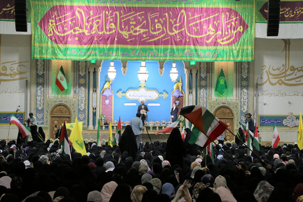 اجتماع عظیم دختران دانشجوی کشور در حرم حضرت معصومه(س)
