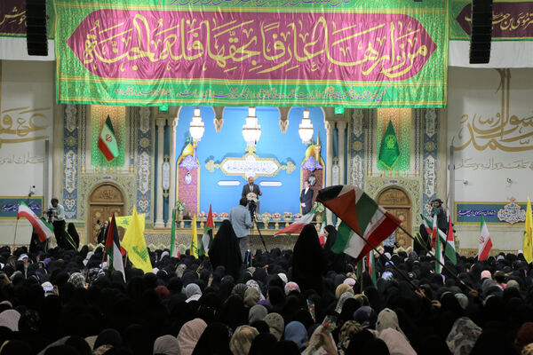 اجتماع عظیم دختران دانشجوی کشور در حرم حضرت معصومه(س)