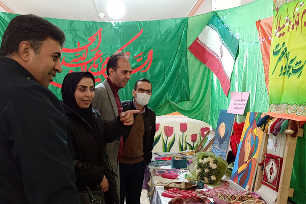 برگزاری نمایشگاه مشاغل خانگی در دبیرستان شاهد ام ابیها، شهرستان آباده