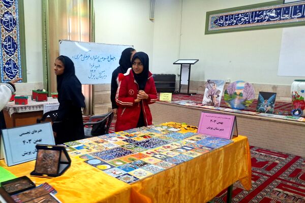 نمایشگاه آثار مسابقات جشنواره فرهنگی هنری امید فردا 