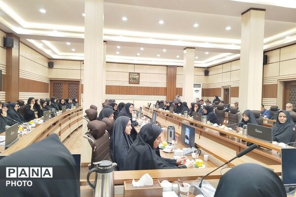 تقدیر از معلمان نمونه استانی به مناسبت گرامیداشت هفته معلم در ناحیه دو شهرری 
