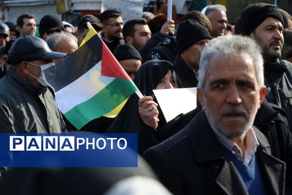 حضور گسترده کودکان و نوجوانان ارومیه‌ای در راهپیمایی ۲۲ بهمن