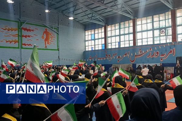 یاوران انقلاب؛روشنای مسیر نوجوانان امروز